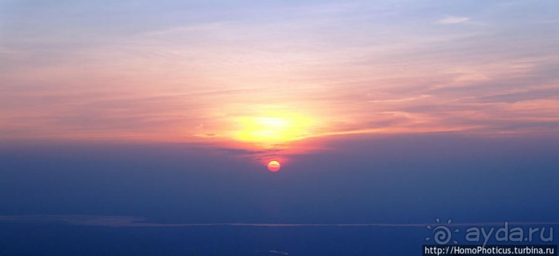 Золотой камень на вершине горы