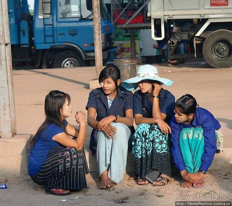 Золотой камень на вершине горы