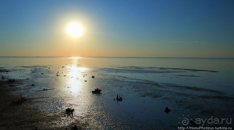 На берегу озера мира