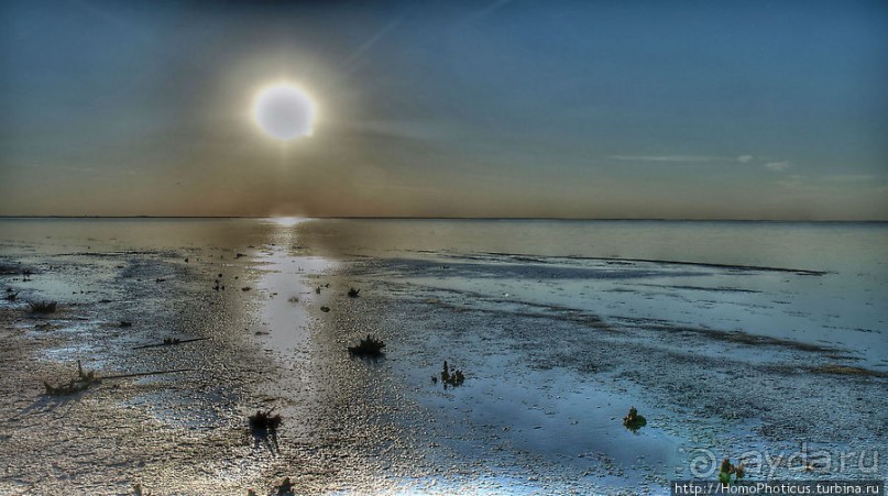 На берегу озера мира