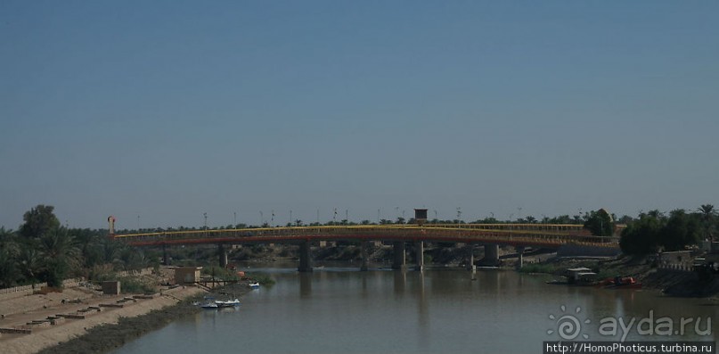 На берегу озера мира