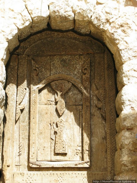 Парящий над туманной пропастью город