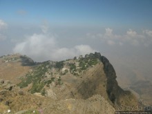 Парящий над туманной пропастью город