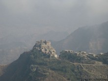 Парящий над туманной пропастью город