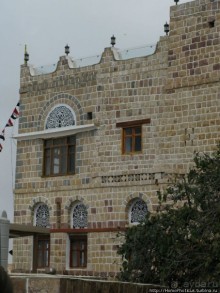 Парящий над туманной пропастью город