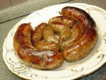 Купаты. лучше всего кушать с соусов ткемали