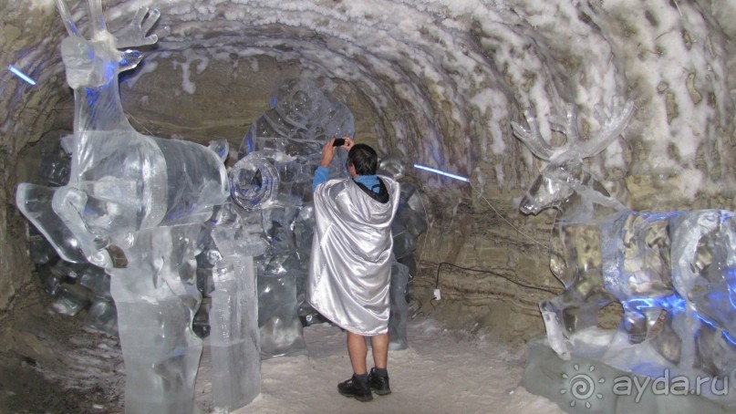 Такие халаты выдают каждому посетителю