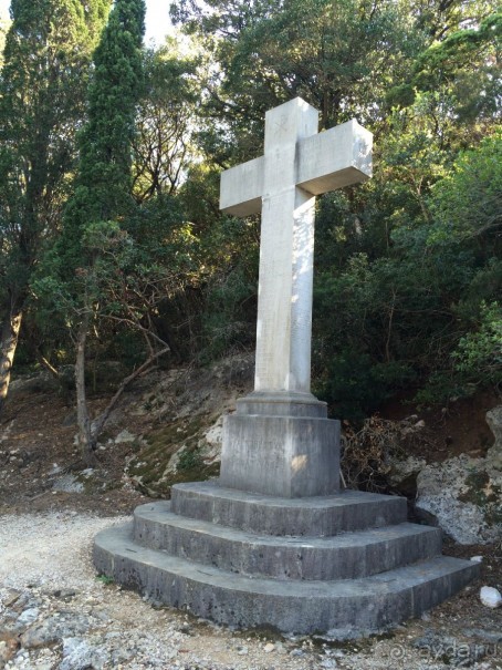 Что можно рассказать про необитаемый остров Локрум