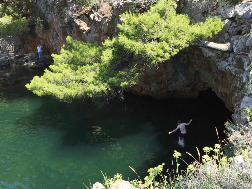 Что можно рассказать про необитаемый остров Локрум