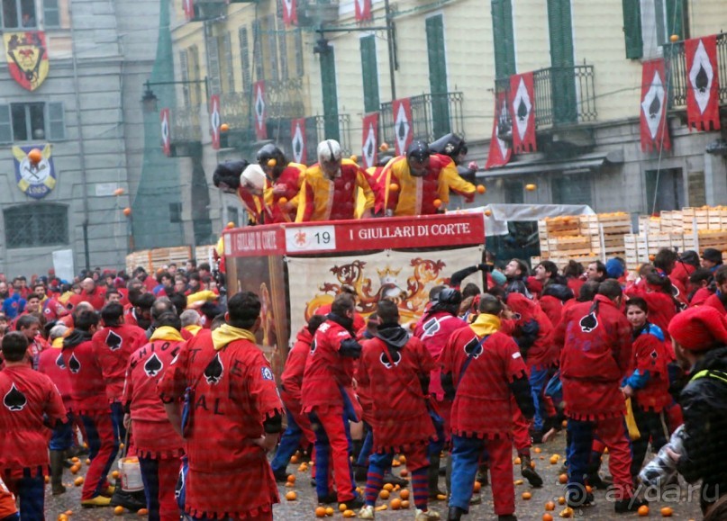 Оранжевое безумие (Ивреа)