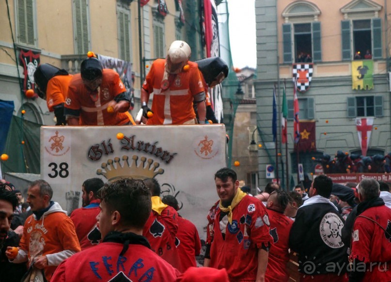 Оранжевое безумие (Ивреа)