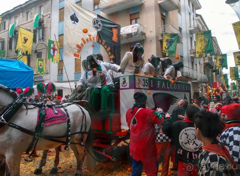 Оранжевое безумие (Ивреа)