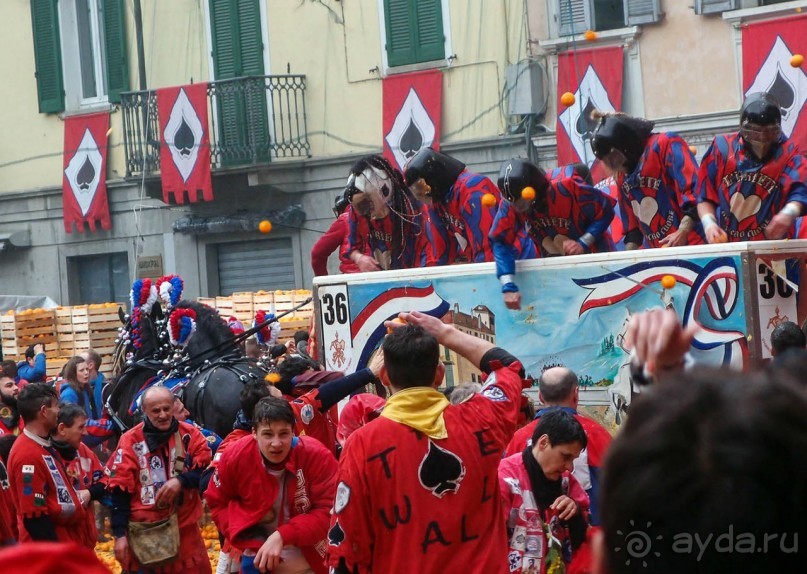 Оранжевое безумие (Ивреа)