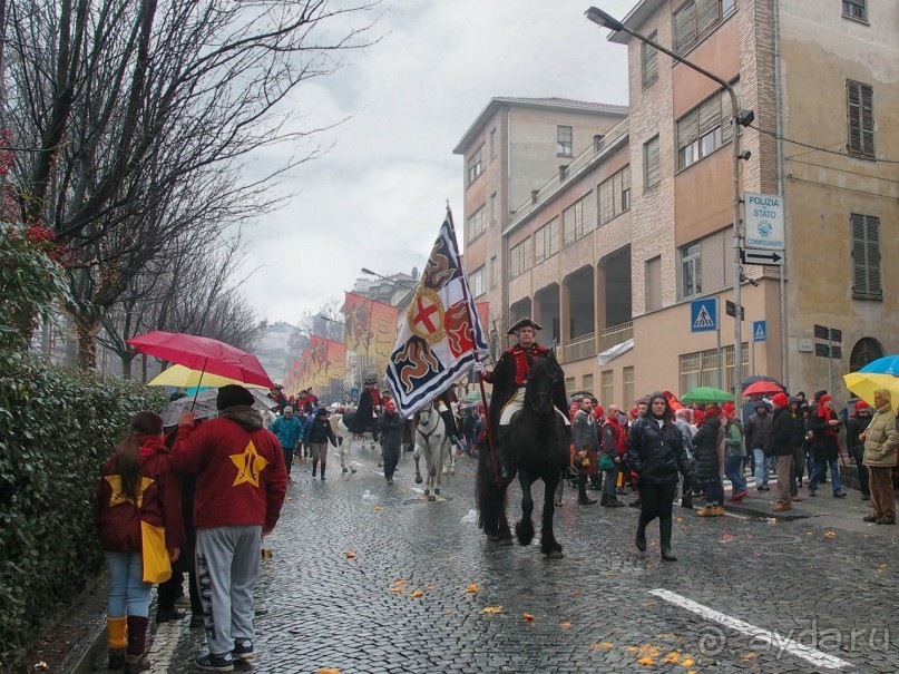 Оранжевое безумие (Ивреа)