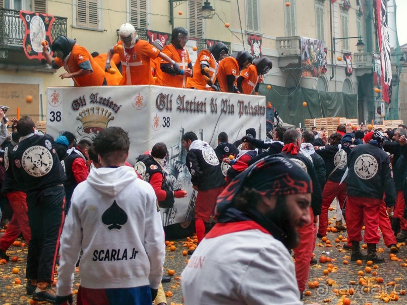 Оранжевое безумие (Ивреа)