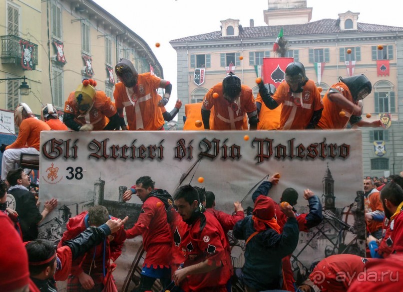 Оранжевое безумие (Ивреа)