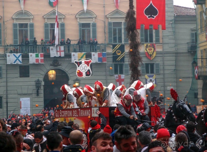 Оранжевое безумие (Ивреа)