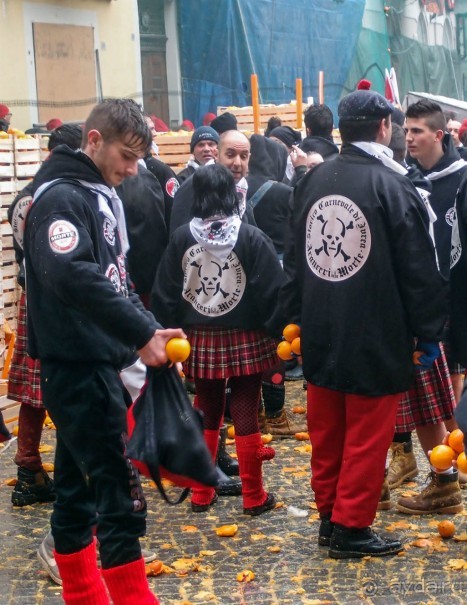 Оранжевое безумие (Ивреа)