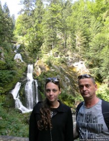 Кого же нам кормить орешками ?