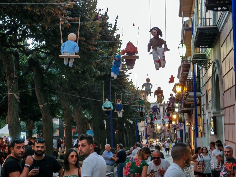 Хлеб, любовь и тарантелла Хлеб, любовь и тарантелла