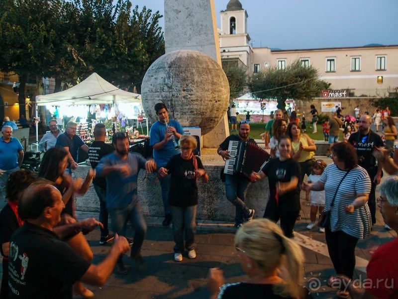 Хлеб, любовь и тарантелла Хлеб, любовь и тарантелла