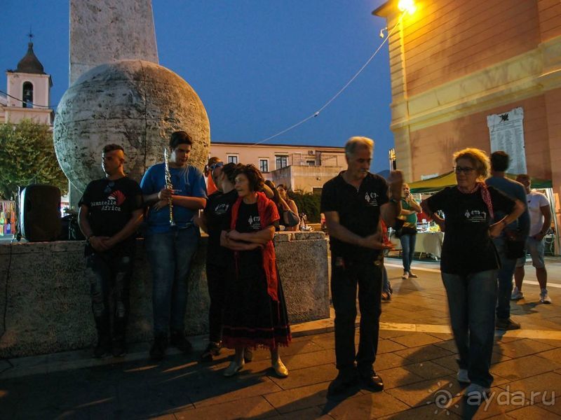 Хлеб, любовь и тарантелла Хлеб, любовь и тарантелла