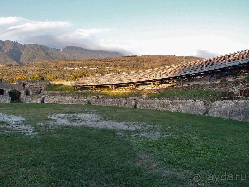 Хлеб, любовь и тарантелла Хлеб, любовь и тарантелла