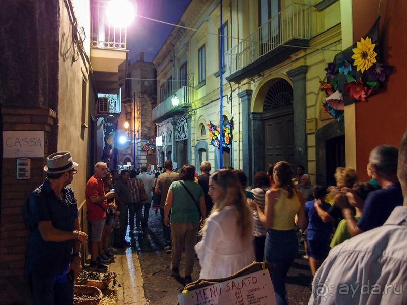 Хлеб, любовь и тарантелла Хлеб, любовь и тарантелла