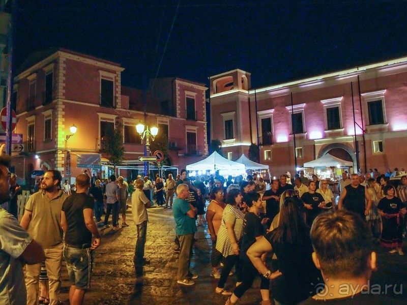 Хлеб, любовь и тарантелла Хлеб, любовь и тарантелла