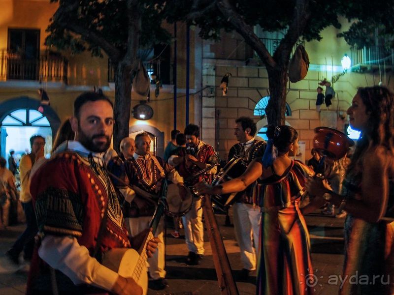 Хлеб, любовь и тарантелла Хлеб, любовь и тарантелла