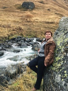 Там нет дорог, одна тропа ведёт по краешку ущелья