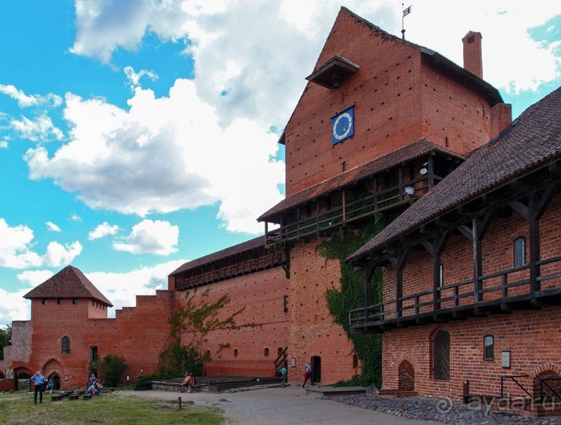 В Турайде озёр голубые прозоры...