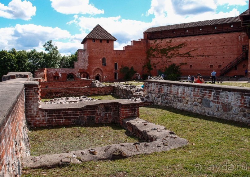 В Турайде озёр голубые прозоры...