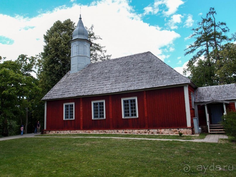 В Турайде озёр голубые прозоры...