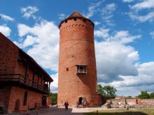 В Турайде озёр голубые прозоры...