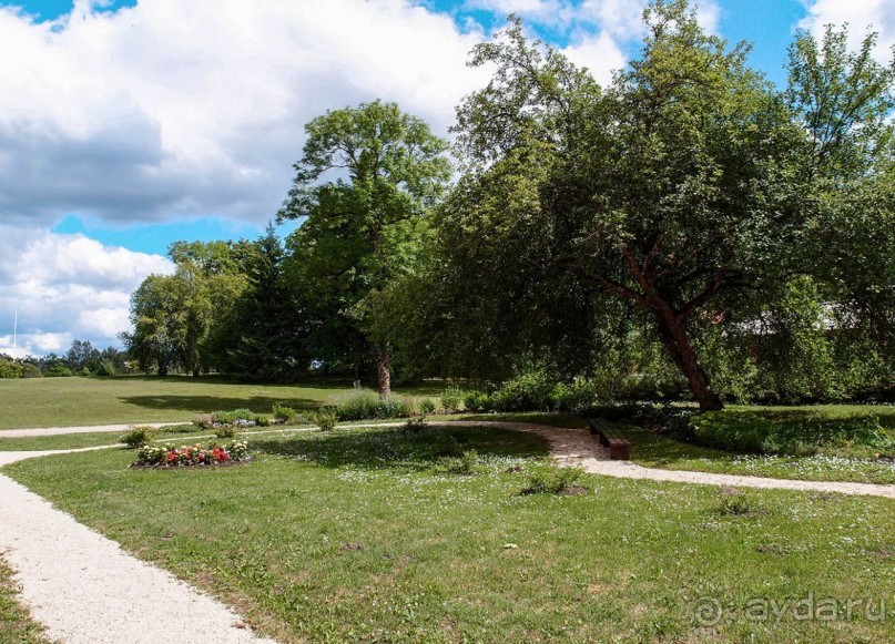 В Турайде озёр голубые прозоры...