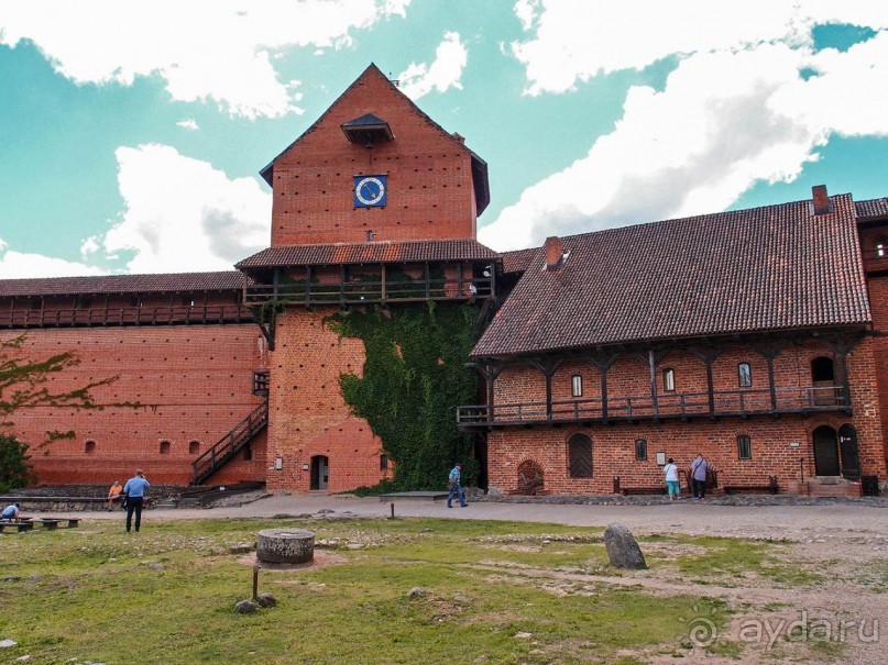 В Турайде озёр голубые прозоры...
