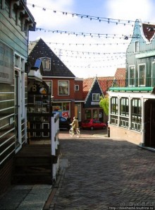 Живописный рыбацкий городок Волендам