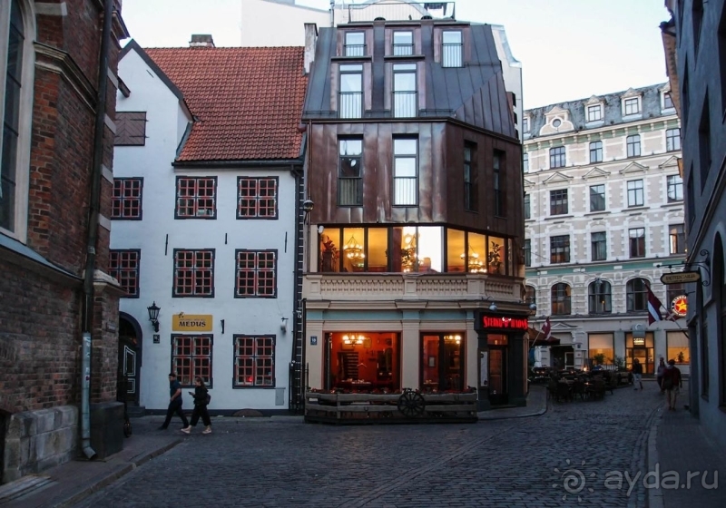 Открой порталы в вымысел, в кино и в историю