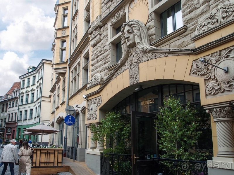 Открой порталы в вымысел, в кино и в историю