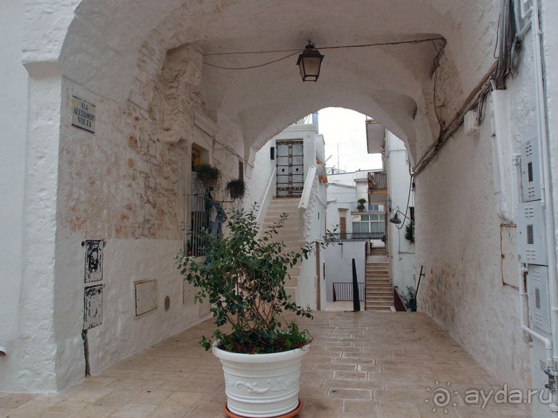 фото Остуни