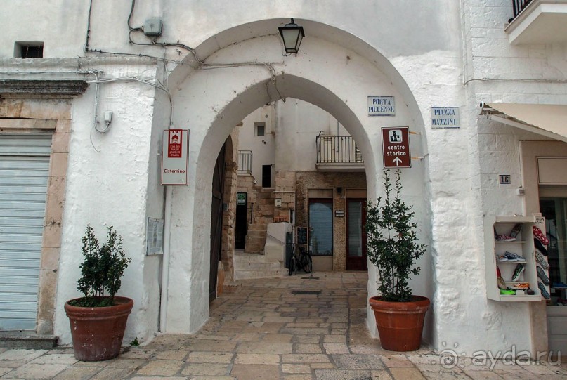 фото Остуни