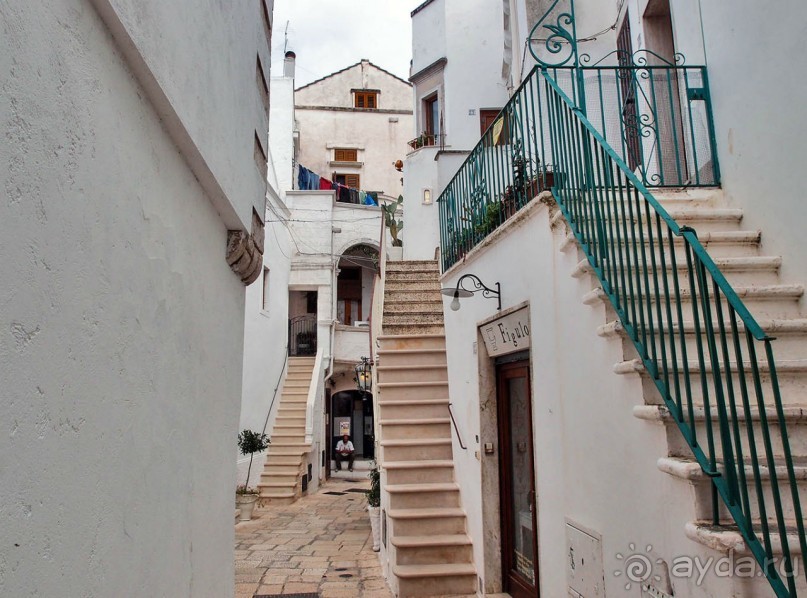 фото Остуни