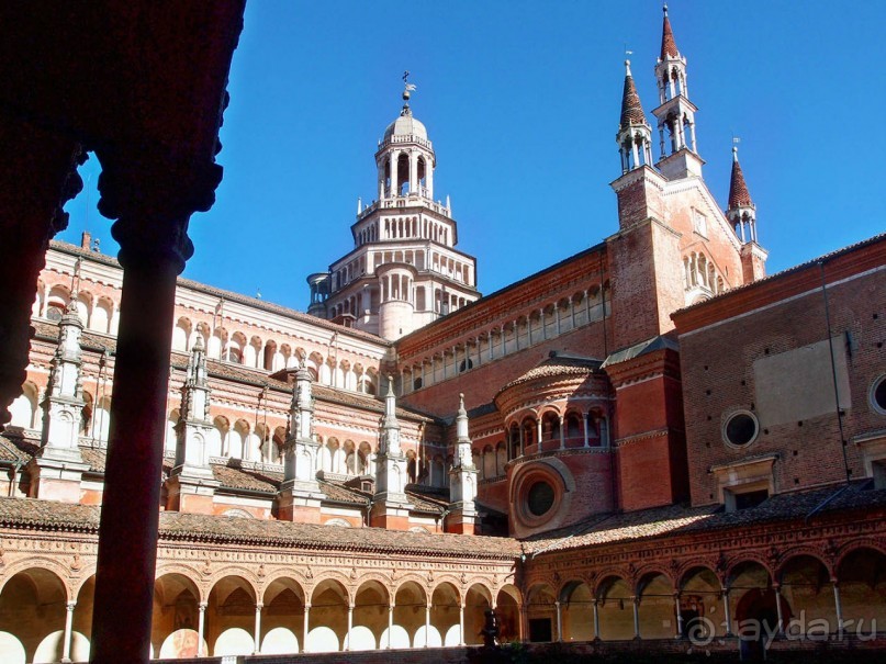 Чертоза ди Павиа — шедевр среди полей