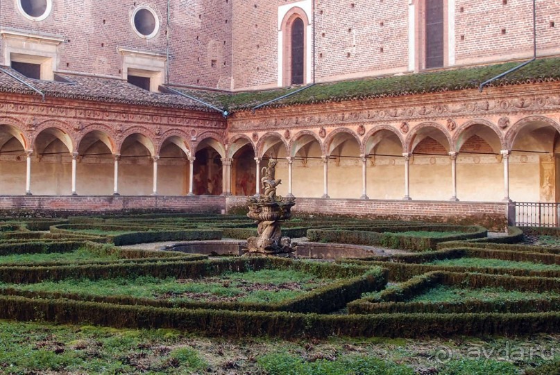 Чертоза ди Павиа — шедевр среди полей