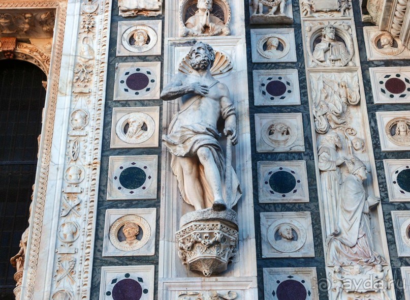 Чертоза ди Павиа — шедевр среди полей