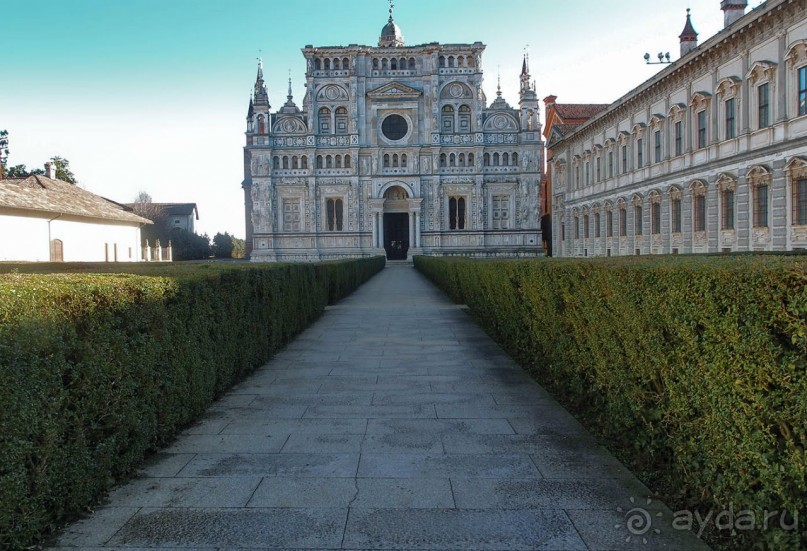 Чертоза ди Павиа — шедевр среди полей