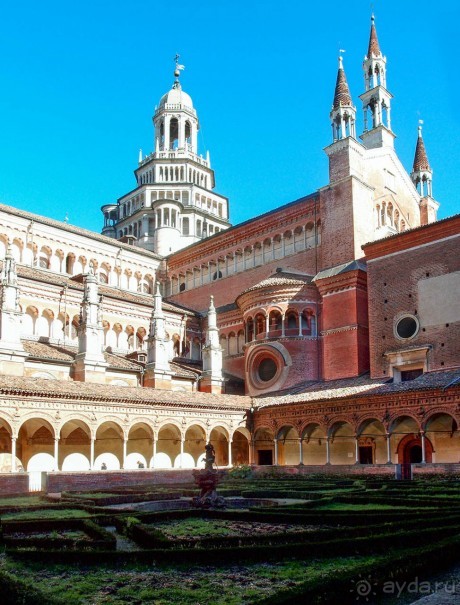 Чертоза ди Павиа — шедевр среди полей