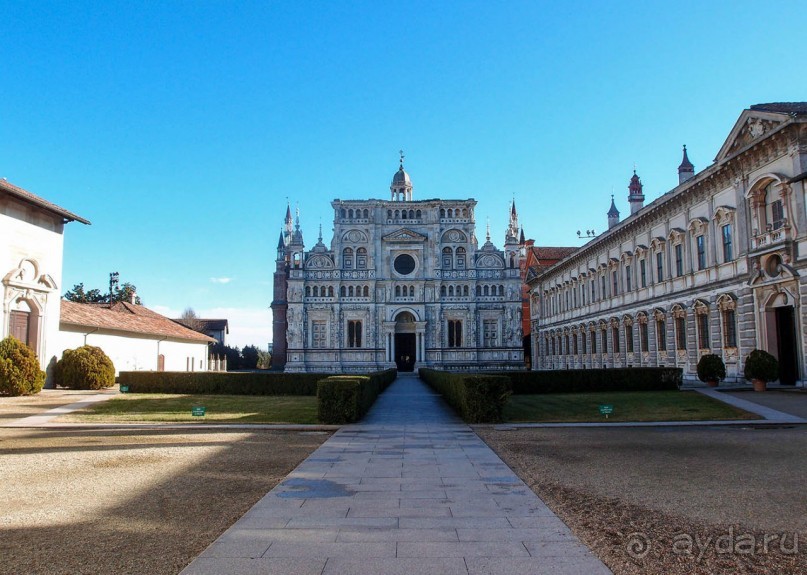 Чертоза ди Павиа — шедевр среди полей