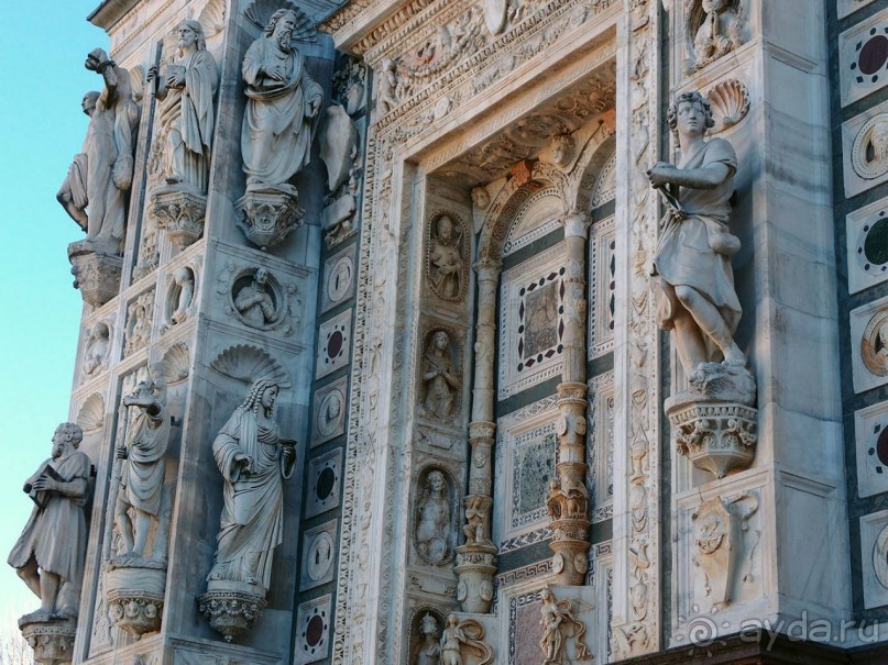 Чертоза ди Павиа — шедевр среди полей